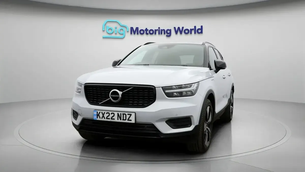 Used Volvo XC40 Plus 208 HP (152 kW) 2022 Silver SUV