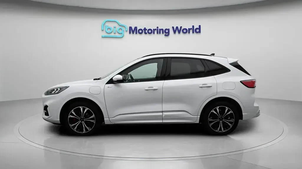 Second-hand Ford Kuga ST-Line X 225 CP (165 kW) 2023 Alb SUV