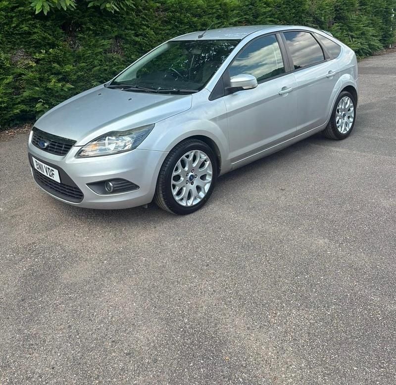 Used Ford Focus Zetec 110 HP (80 kW) 2011 Silver Hatchback