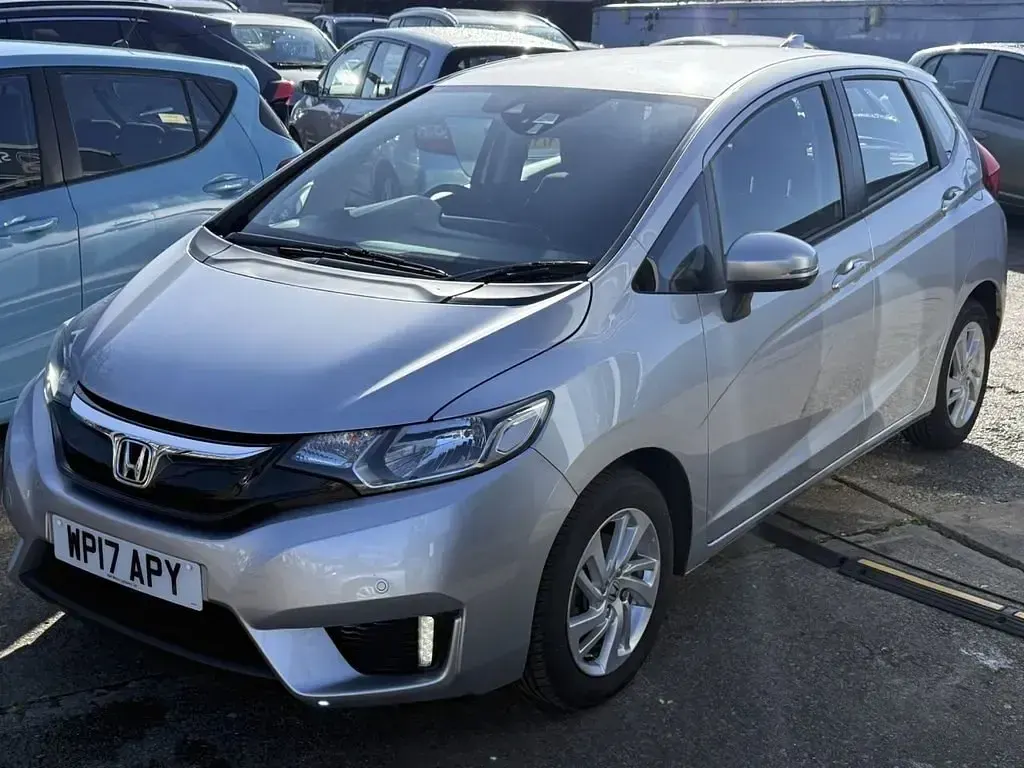 Begagnad Honda Jazz SE 102 HK (75 kW) 2017 Silver Halvkombi