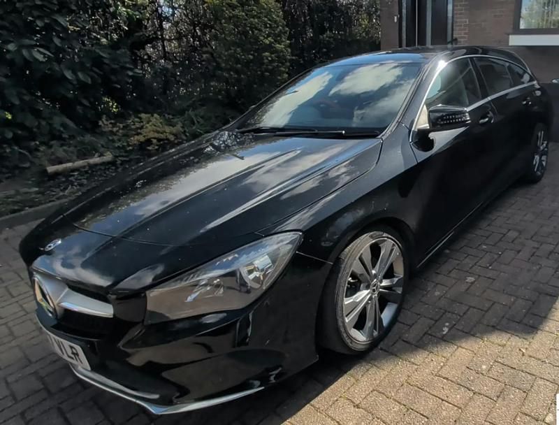 Usado Mercedes CLA220 177 HP (130 kW) 2017 Preto Sedan