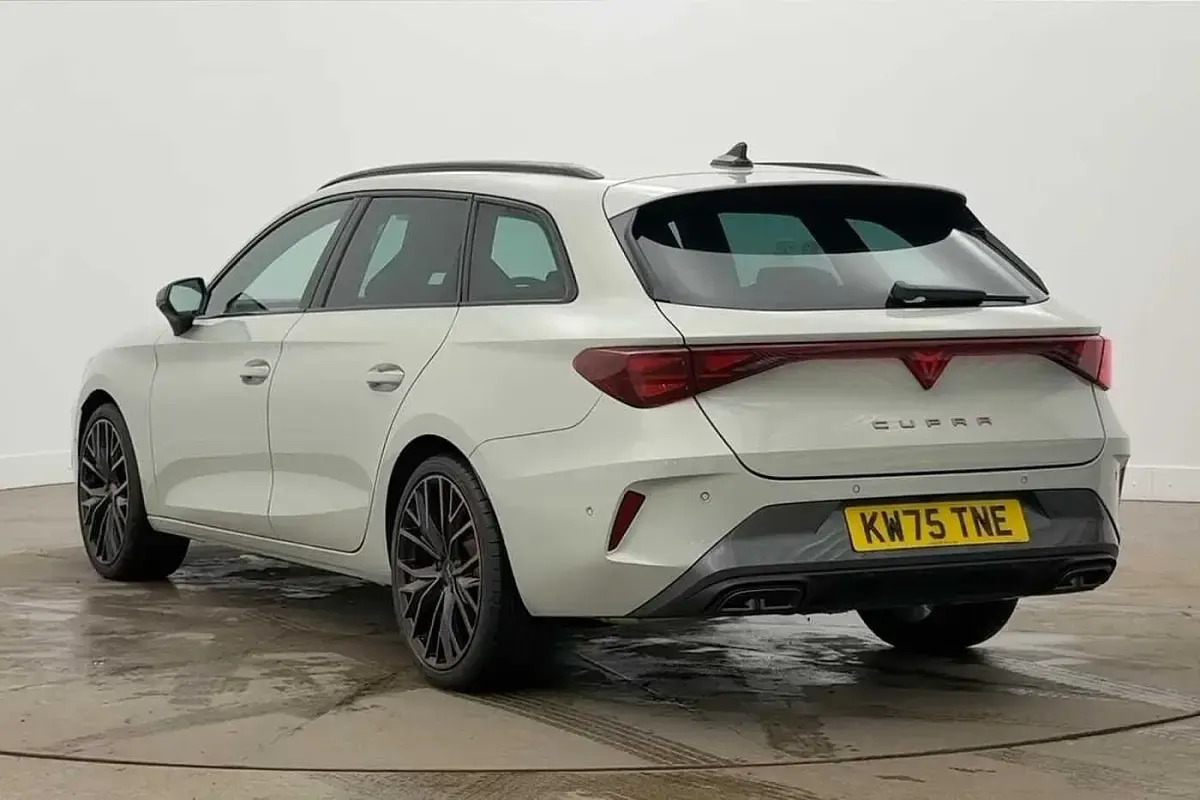 Nuevo Cupra Leon 150 CV (110 kW) 2026 Gris Familiar