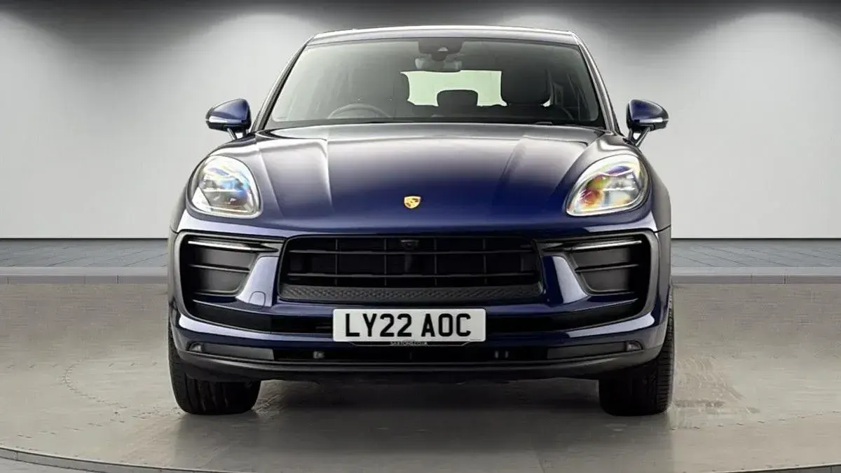 Used Porsche Macan 265 HP (194 kW) 2022 Gentian blue SUV