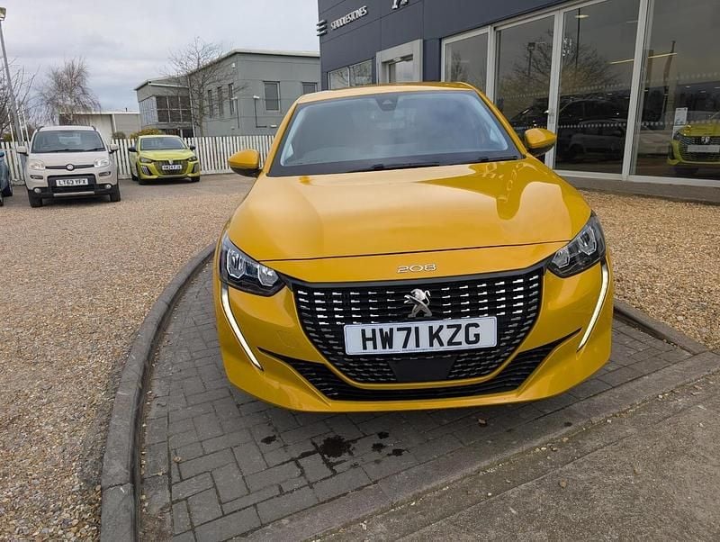 Used Peugeot 208 Allure Premium 100 HP (73 kW) 2021 Yellow Hatchback
