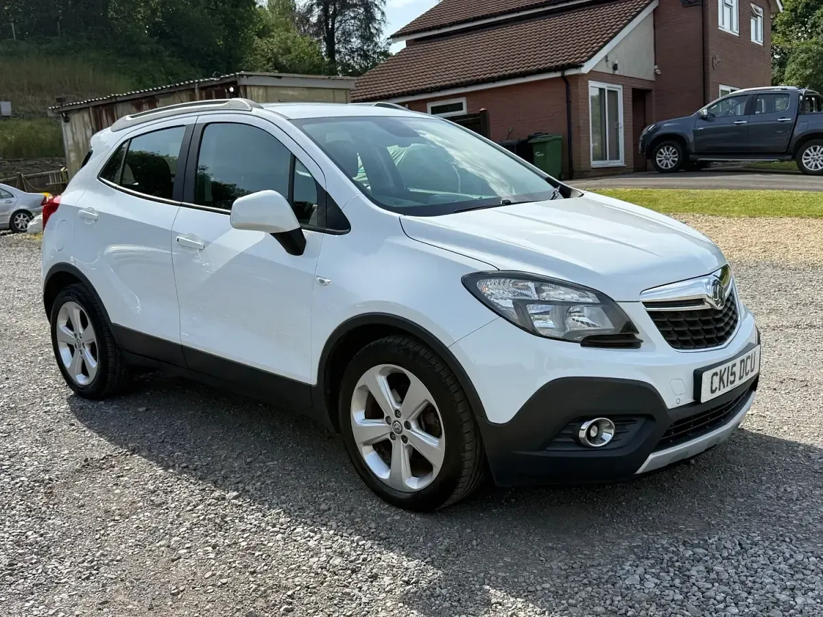 Used Vauxhall Mokka 115 HP (84 kW) 2015 White SUV