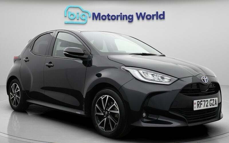 Used 2025 Toyota Yaris Hybrid Design Hatchback | £16,400 (Super price) - Image 1/4