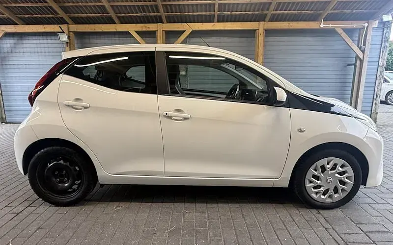Used Toyota Aygo X-play 72 HP (52 kW) 2020 Hatchback