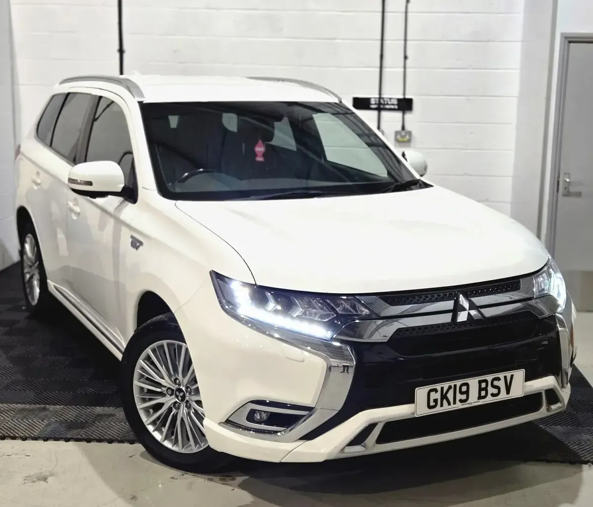 Używany Mitsubishi Outlander P-HEV 2019 Biały Kombi