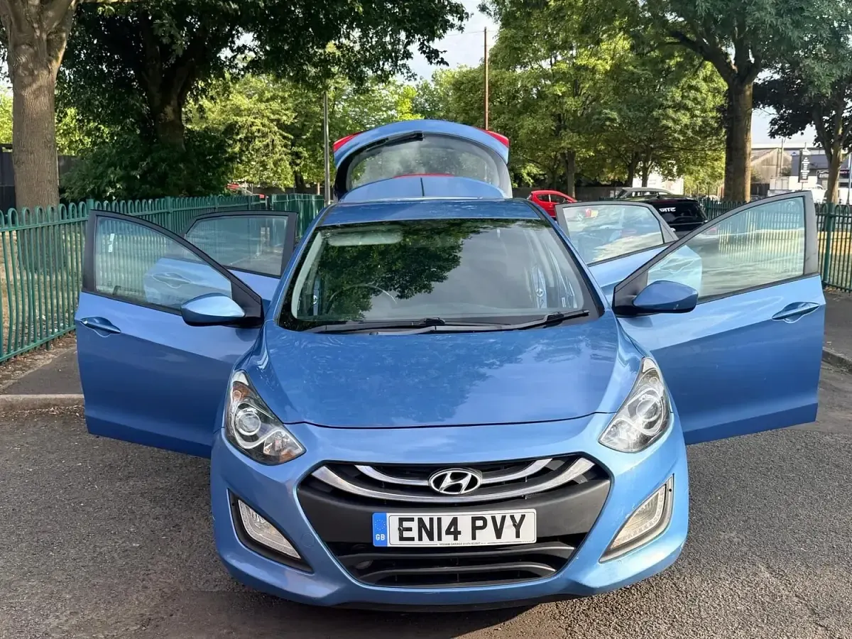 Used Hyundai i30 Active 100 HP (73 kW) 2014 Blue Hatchback
