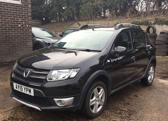 Used Dacia Sandero Lauréate 90 HP (66 kW) 2015 Hatchback