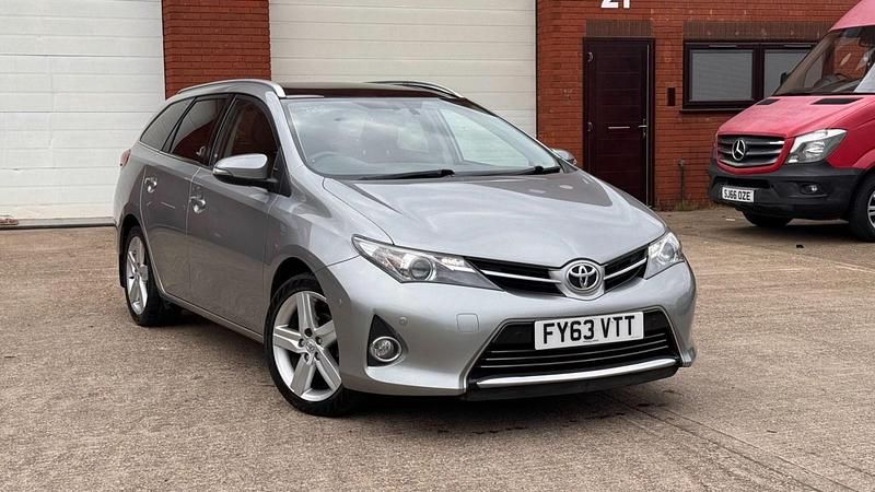 Used Toyota Auris 132 HP (97 kW) 2013 Grey Estate