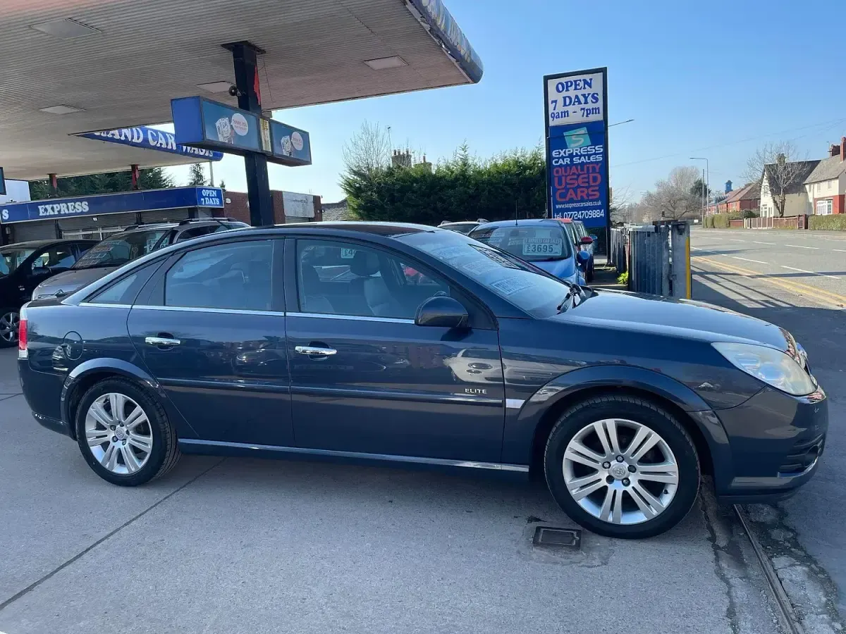 Used Vauxhall Vectra Elite 155 HP (114 kW) 2008 Blue Hatchback