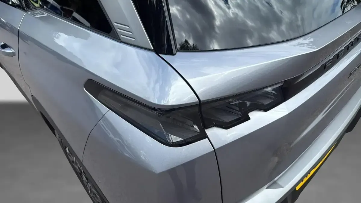 Used Peugeot 5008 GT 134 HP (98 kW) 2025 Grey SUV