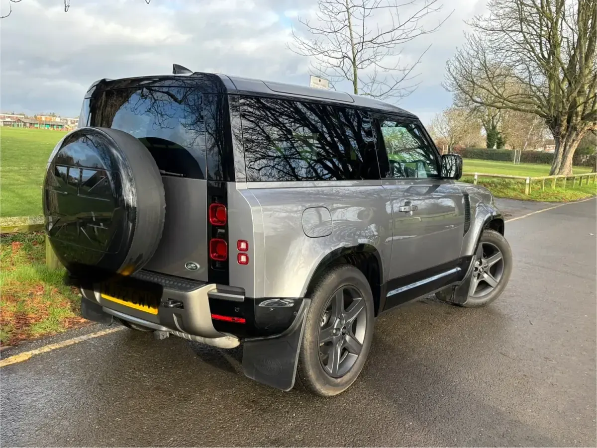Używany Land Rover Defender SE Dynamic 2022 Szary Kombi