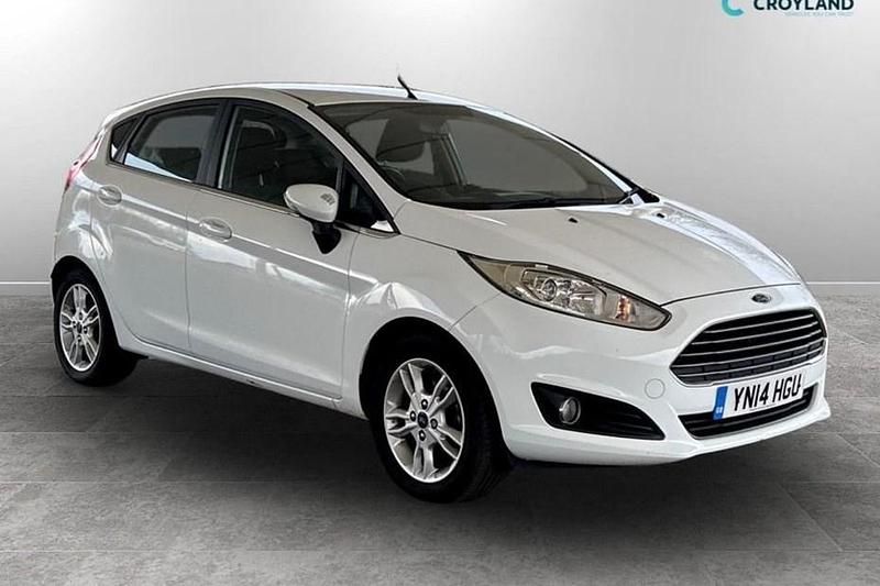 Used Ford Fiesta Zetec 82 HP (60 kW) 2014 White Hatchback