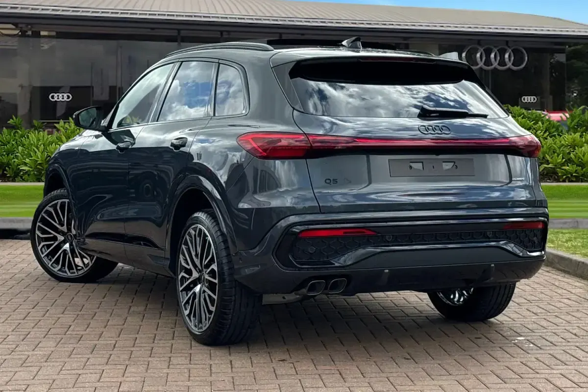 New Audi Q5 Comfort 204 HP (150 kW) 2026 Grey SUV
