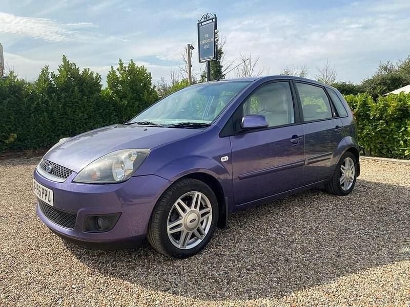 Mauve/purple Used 2006 Ford Fiesta Ghia Hatchback | £1,250 (Good price) - Image 1/4