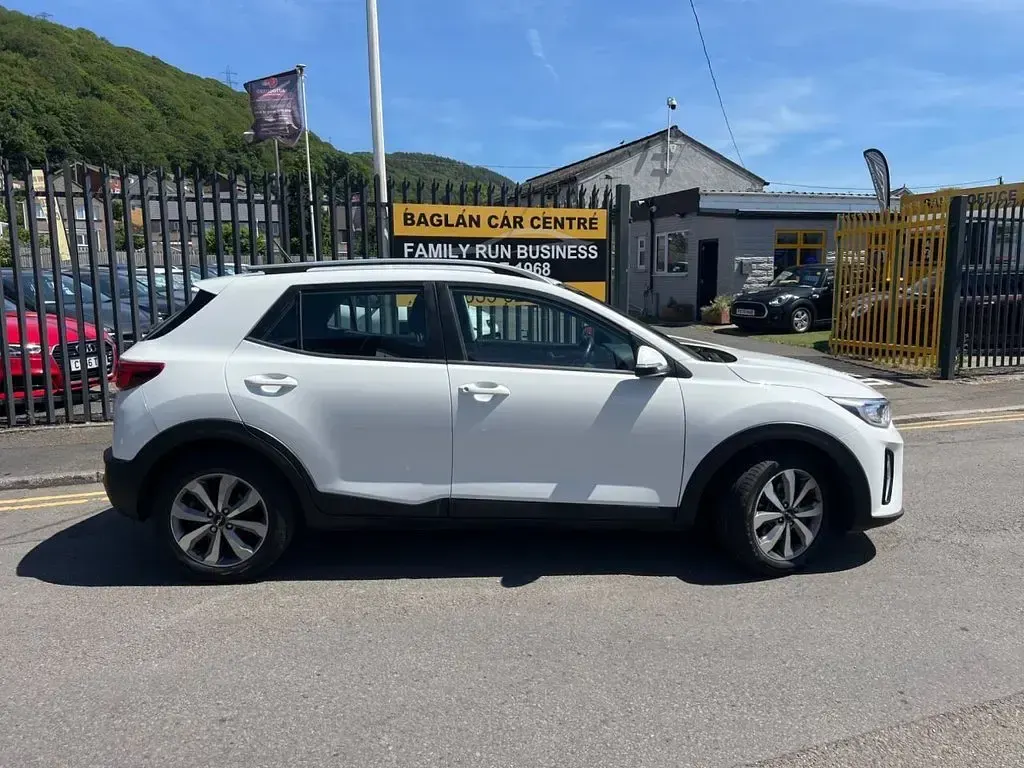 Used Kia Stonic 99 HP (72 kW) 2023 White SUV