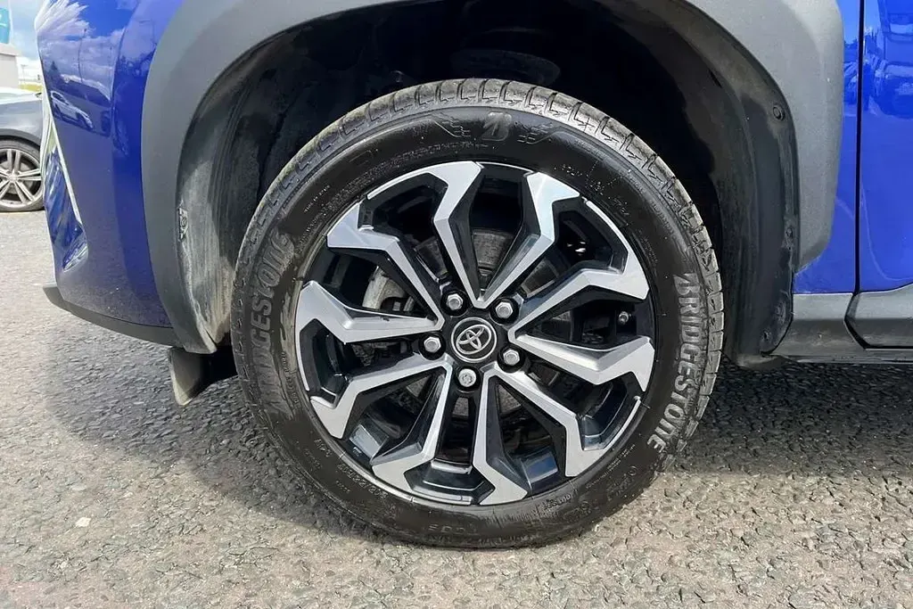 Used Toyota Yaris Cross Design 113 HP (83 kW) 2023 Blue SUV