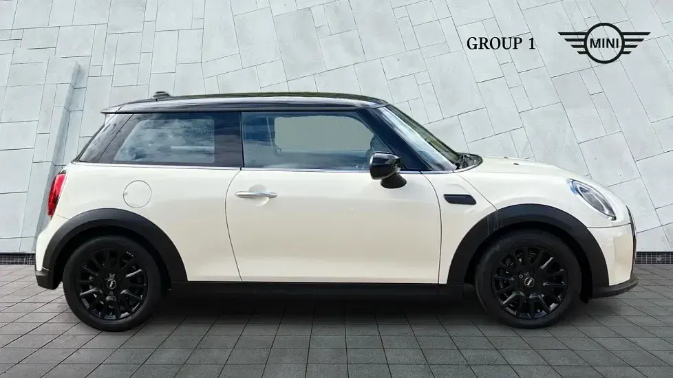 Used Mini Cooper Classic 134 HP (98 kW) 2021 White Hatchback