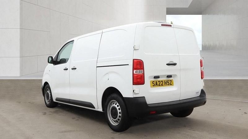 Used Vauxhall Vivaro 145 HP (106 kW) 2022 White MPV