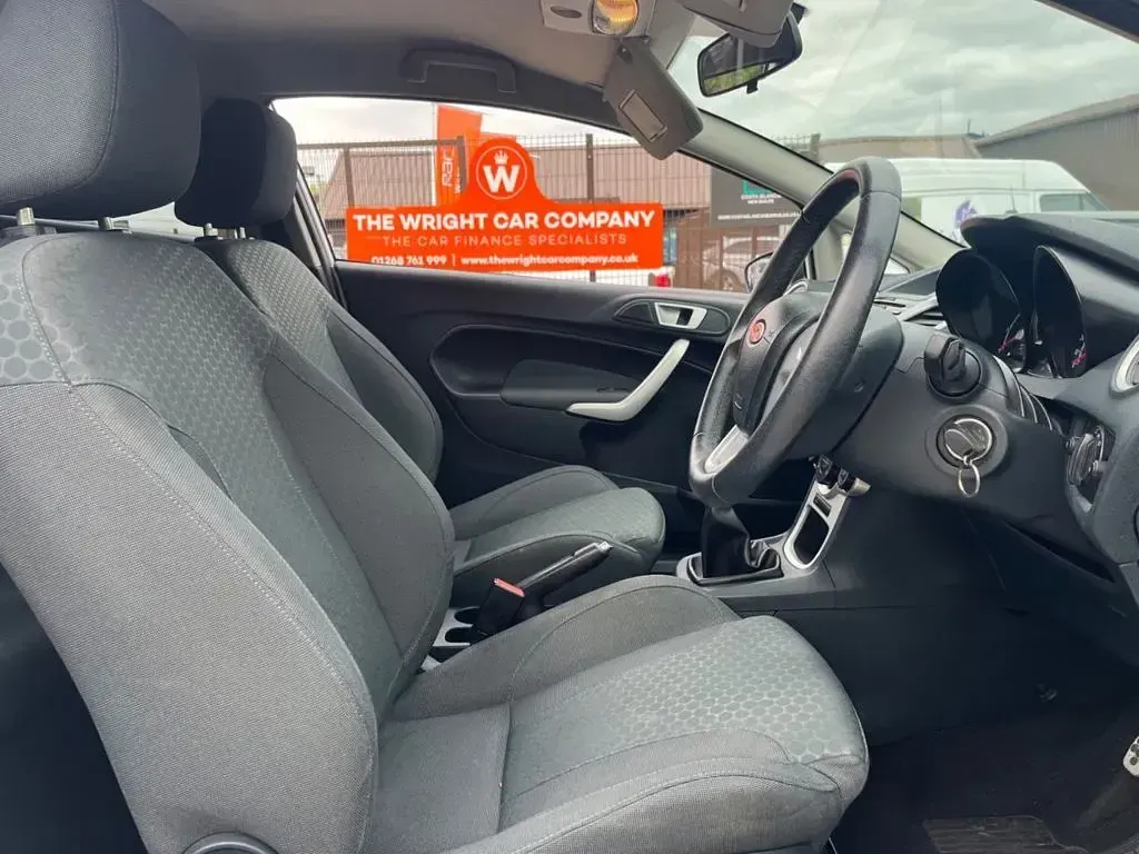 Used Ford Fiesta Zetec 2011 White Hatchback