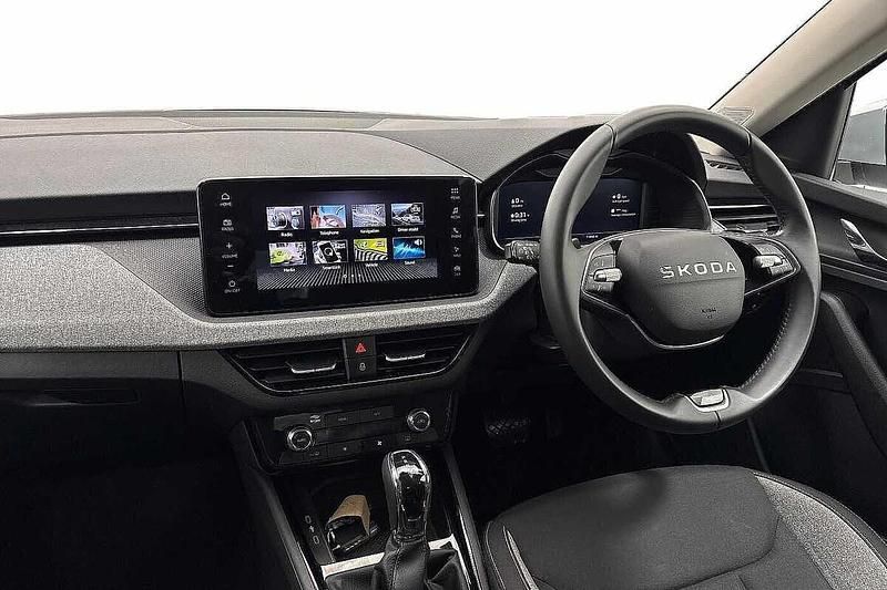 Usado Skoda Kamiq SE 85 CV (62 kW) 2025 Plateado SUV