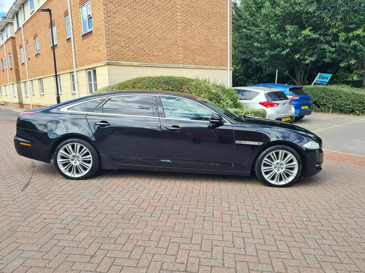 Used Jaguar XJ Premium Luxury 275 HP (202 kW) 2012 Black Sedan