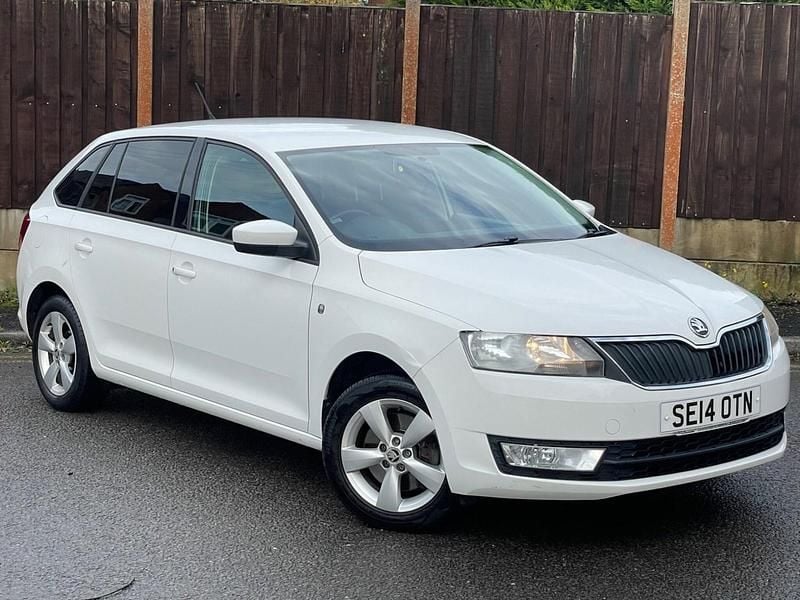 White Used 2014 Skoda Rapid SE Hatchback | £4,795 (Fair price) - Image 1/3