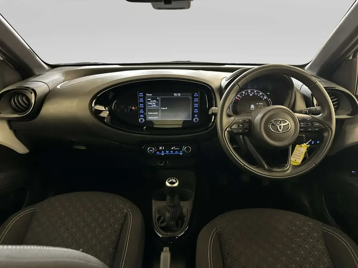Used Toyota Aygo X 72 HP (52 kW) 2023 White SUV
