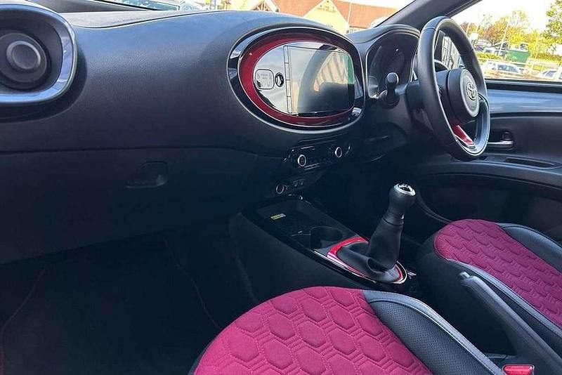 Used Toyota Aygo X 72 HP (52 kW) 2023 Grey SUV