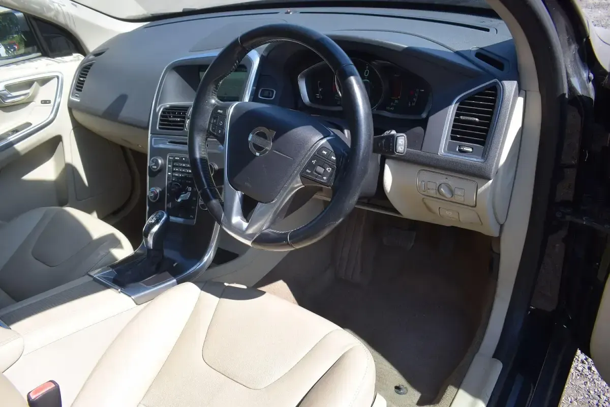 Used Volvo XC60 SE Lux 181 HP (133 kW) 2014 Black SUV