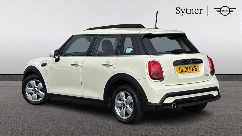 Used Mini Cooper Classic 134 HP (98 kW) 2021 White Hatchback