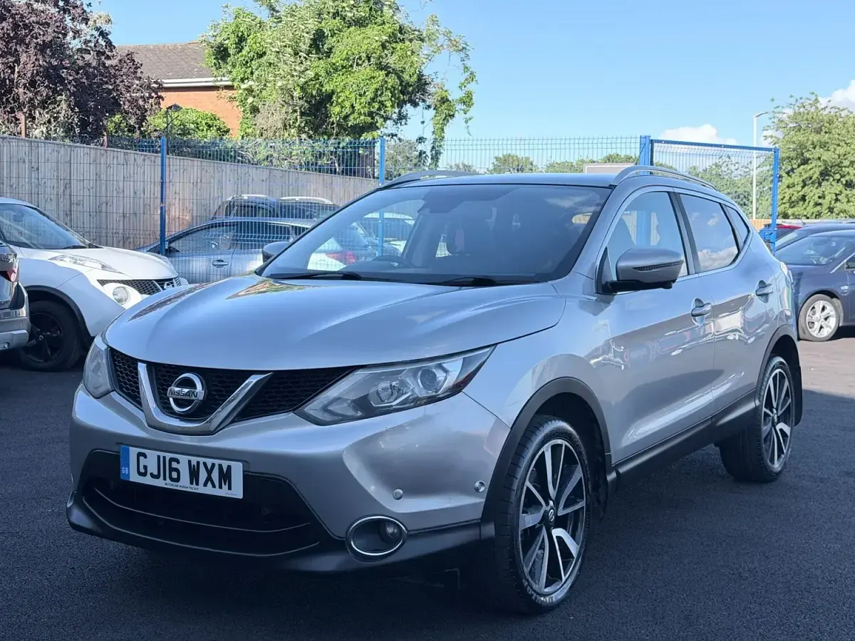 Used Nissan Qashqai Tekna 110 HP (80 kW) 2016 Silver SUV