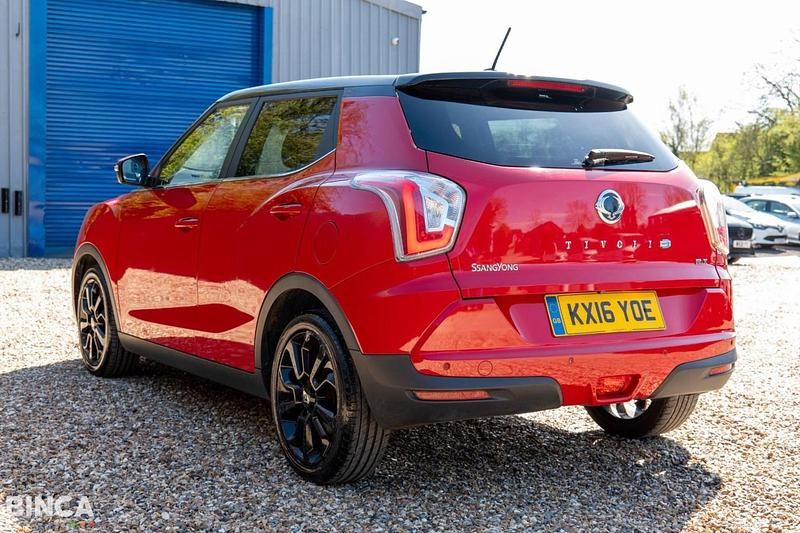 Used SsangYong Tivoli 115 HP (84 kW) 2016 Red SUV