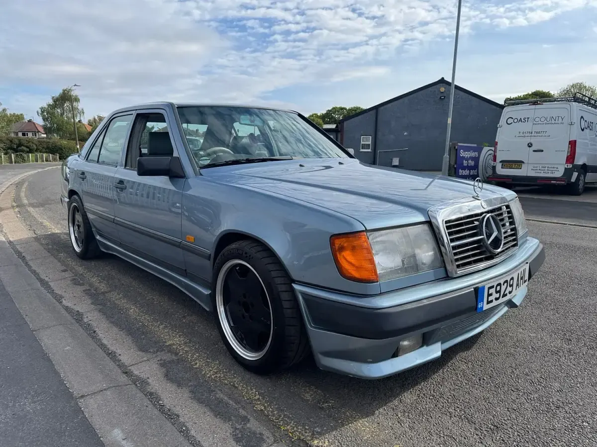 Used Mercedes E300 1988 Blue Sedan