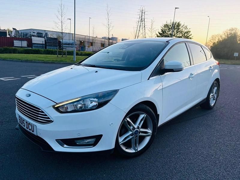 Used Ford Focus Titanium 120 HP (88 kW) 2015 White Hatchback