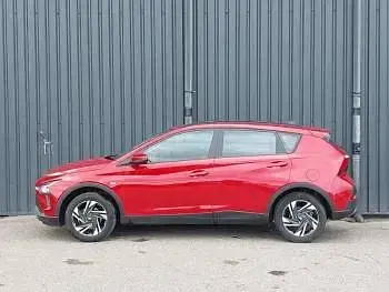 Begagnad Hyundai Bayon SE 100 HK (73 kW) 2023 Röd SUV