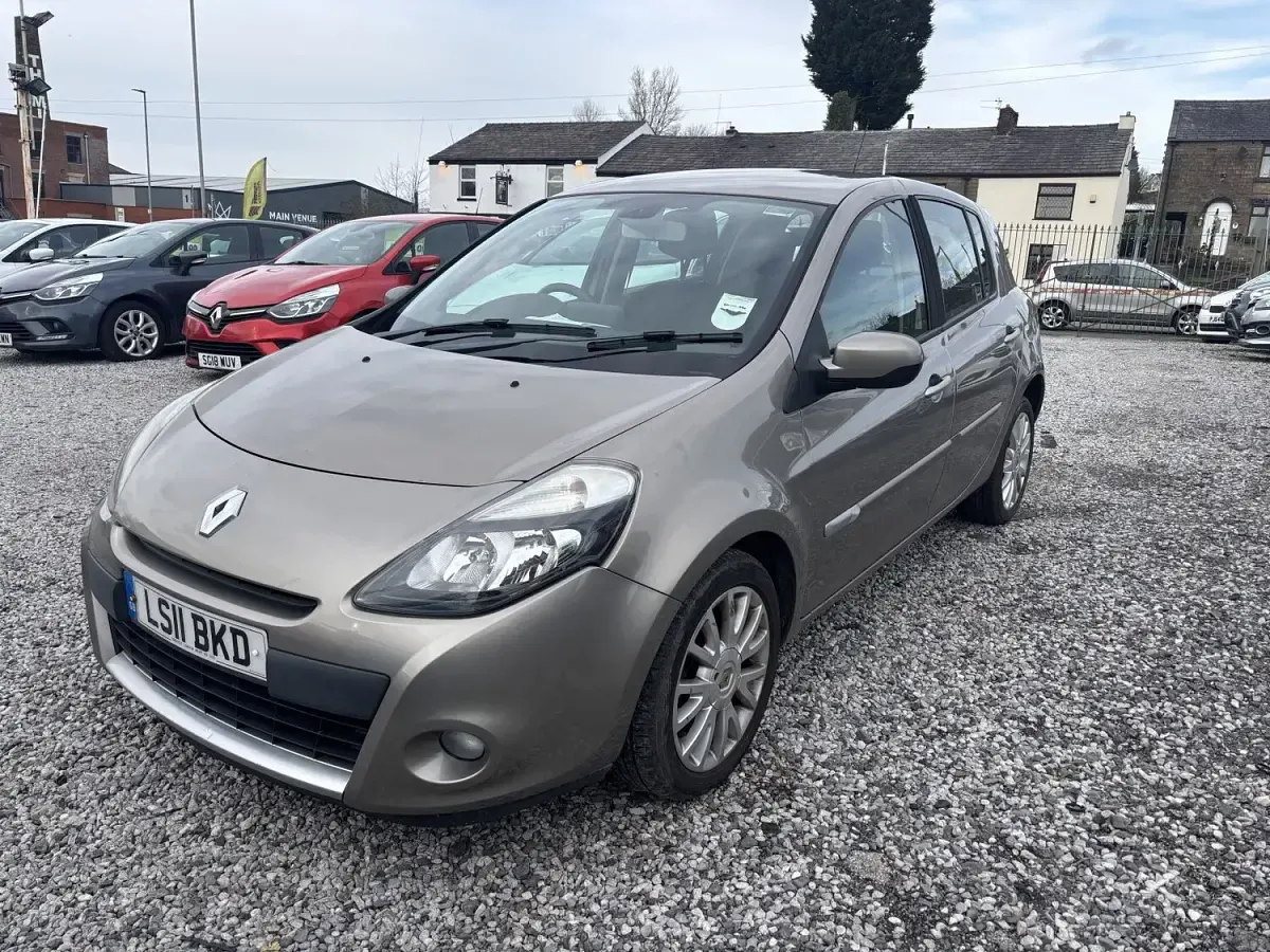 Used Renault Clio Dynamique 2011 Beige Hatchback