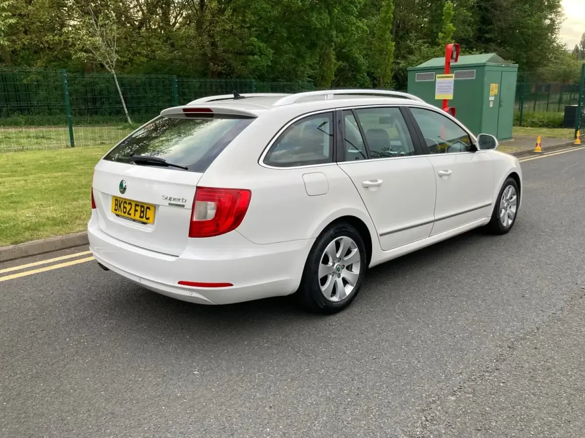 Second-hand Skoda Superb GreenLine 105 CP (77 kW) 2012 Alb Break
