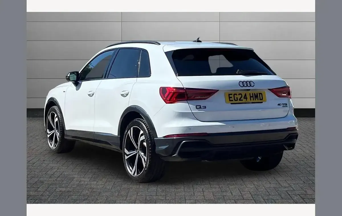 Used Audi Q3 Advanced 190 HP (139 kW) 2024 Glacier white SUV