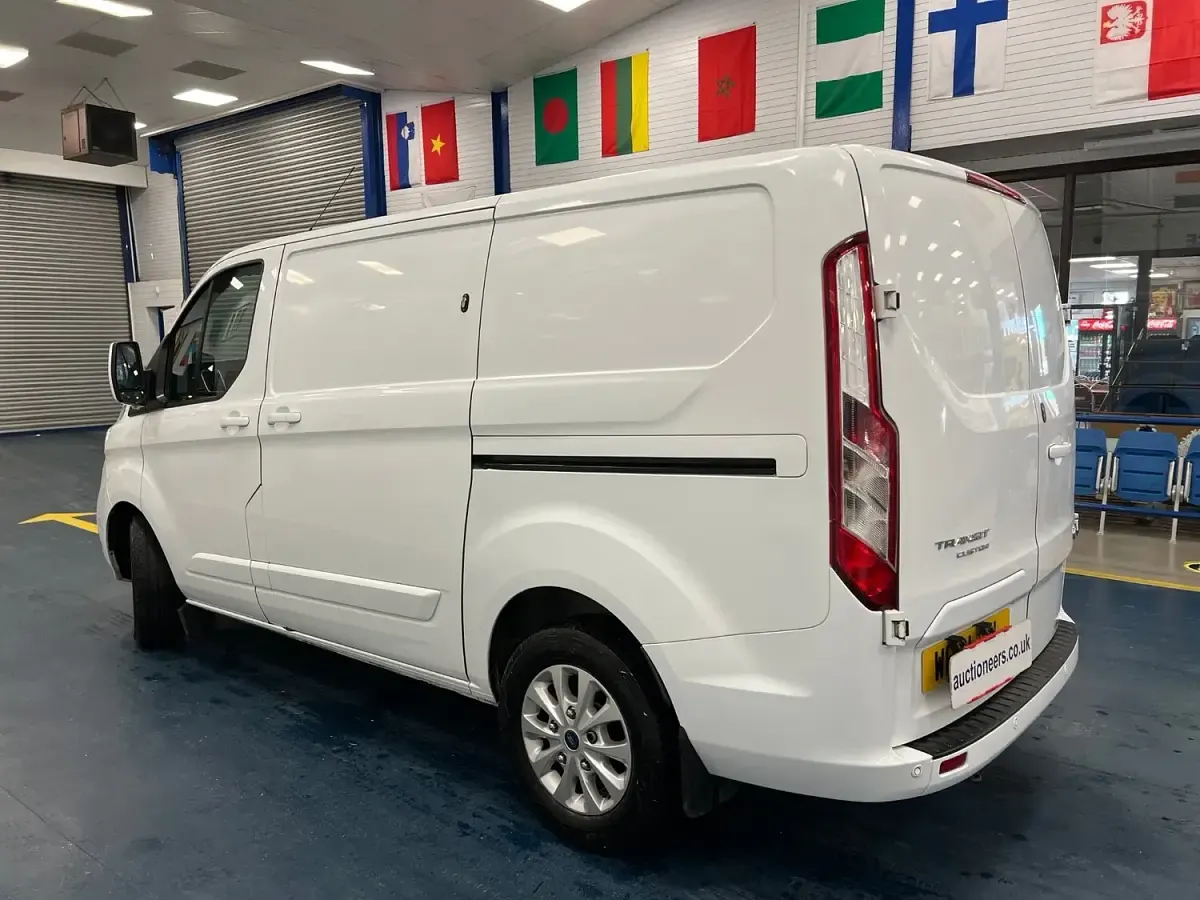 Used Ford Transit Custom Limited 130 HP (95 kW) 2021 White Van
