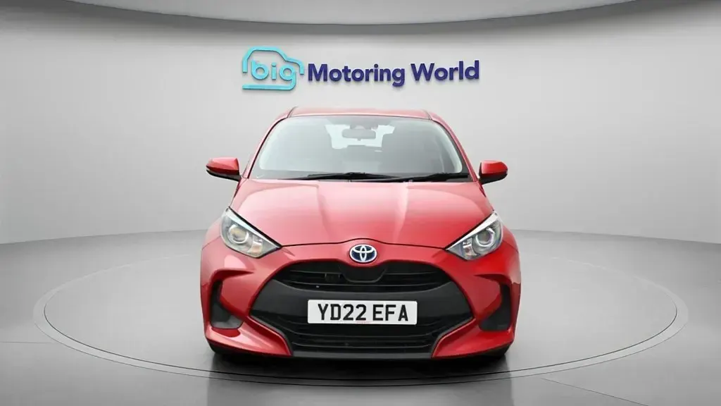 Second-hand Toyota Yaris Hybrid 116 CP (85 kW) 2022 Roșu Hatchback