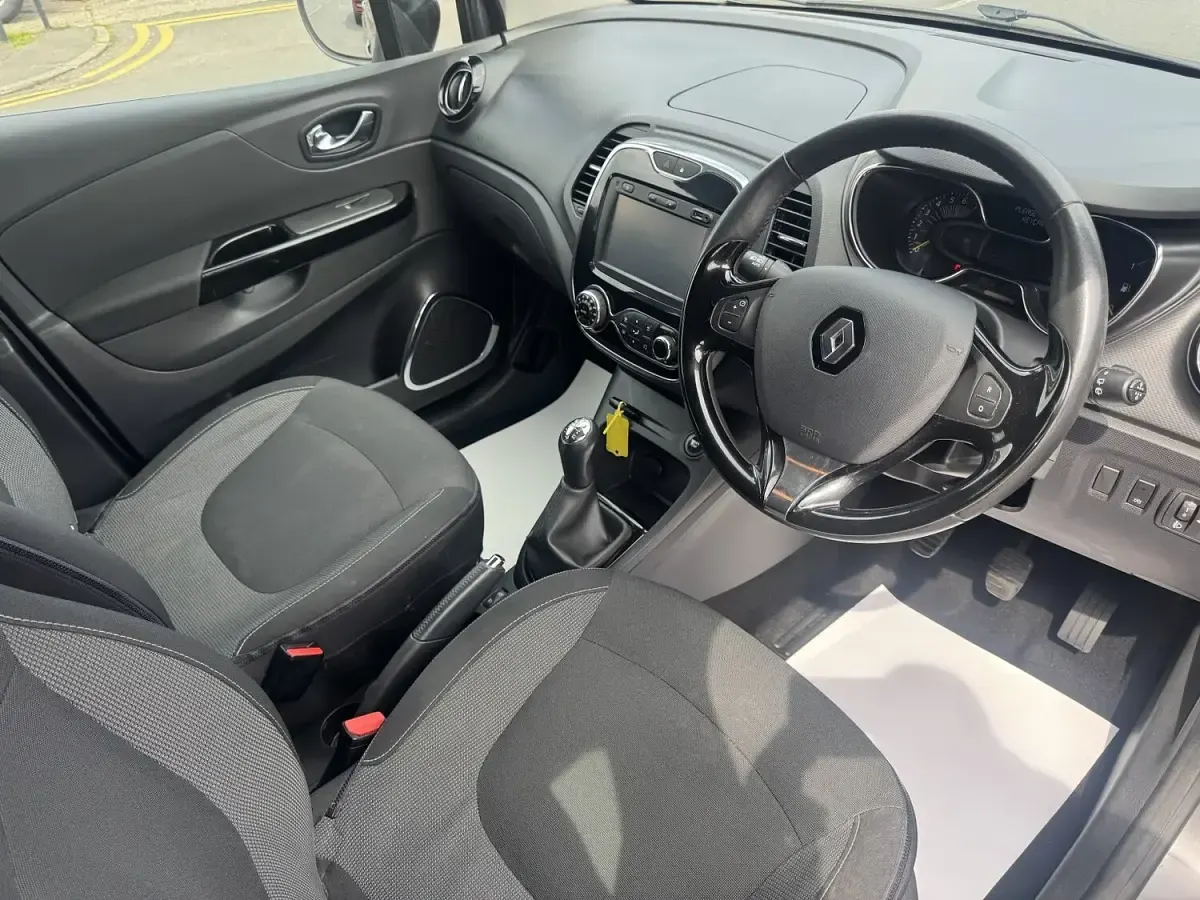 Used Renault Captur Dynamique 90 HP (66 kW) 2015 Grey SUV