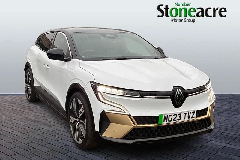 Begagnad Renault Megane E-Tech Iconic 160 kW (218 HK) 2023 Halvkombi