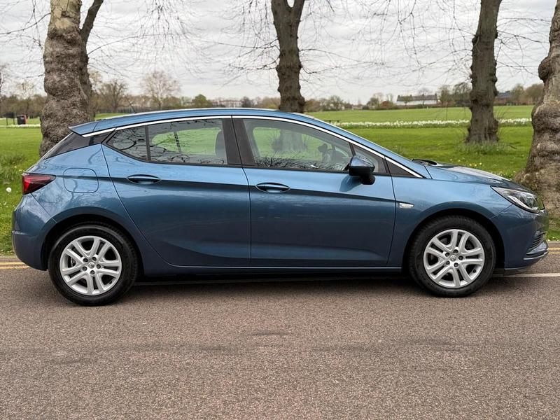 Used Vauxhall Astra Design Edition 2016 Blue Hatchback