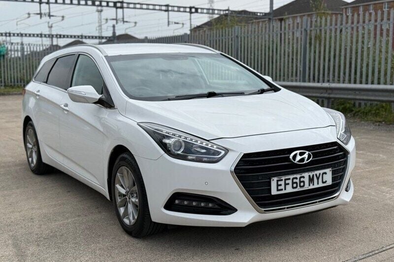 White Used 2016 Hyundai i40 SE Estate | £4,795 (Fair price) - Image 1/1