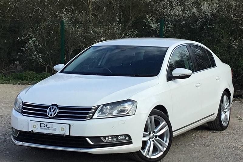 Used VW Passat Executive 140 HP (102 kW) 2014 White Sedan