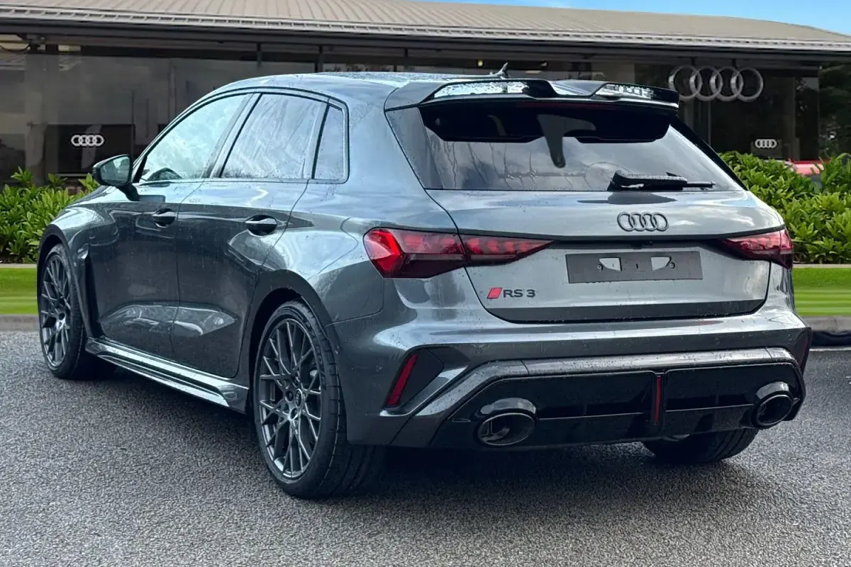 Novo Audi RS3 Comfort 395 HP (290 kW) 2026 Cinzento Sedan