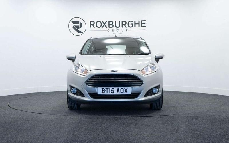 Used Ford Fiesta Zetec 82 HP (60 kW) 2015 Silver Hatchback
